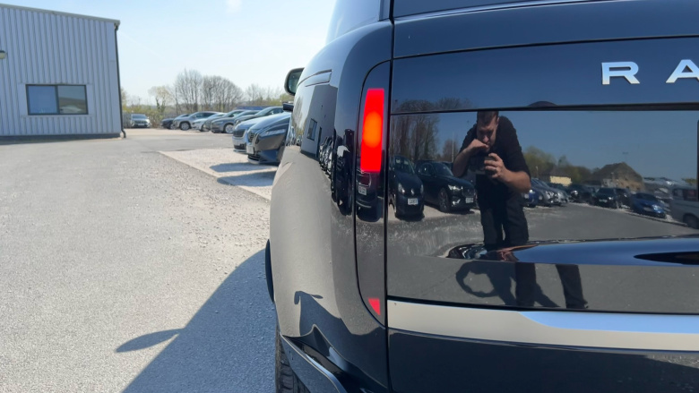 Land Rover Range Rover 3.0 D300 SE 4dr Auto Diesel Estate